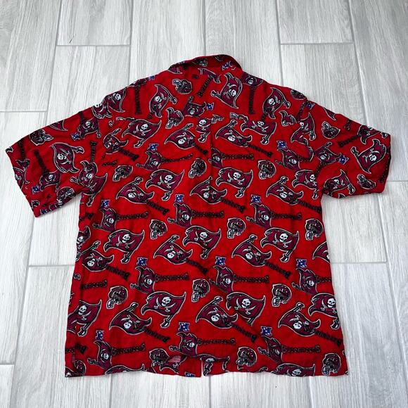 NFL Tampa Bay Buccaneers Men's MD All Over Print Casual Button Down Shirt - Picture 3 of 4